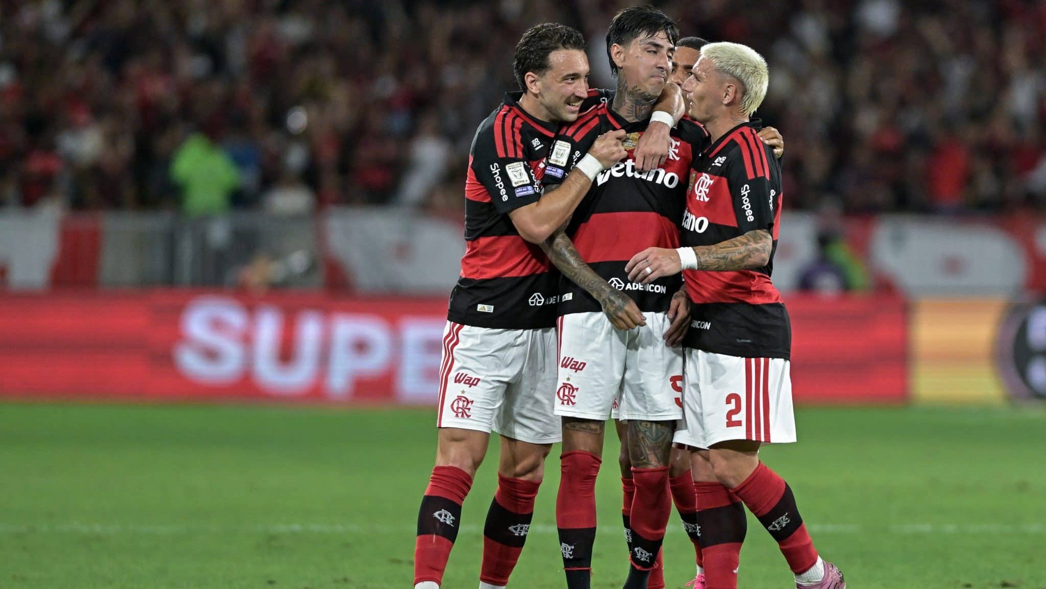 pulgar comemora gol pelo flamengo